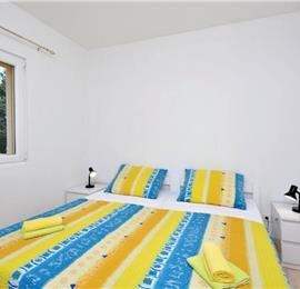 2-Bedroom Apartment in Ivan Dolac, Sleeps 4